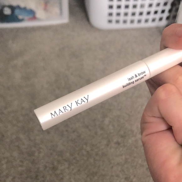 Mary Kay Lash & Brow Building Serum - Picture 2 of 3